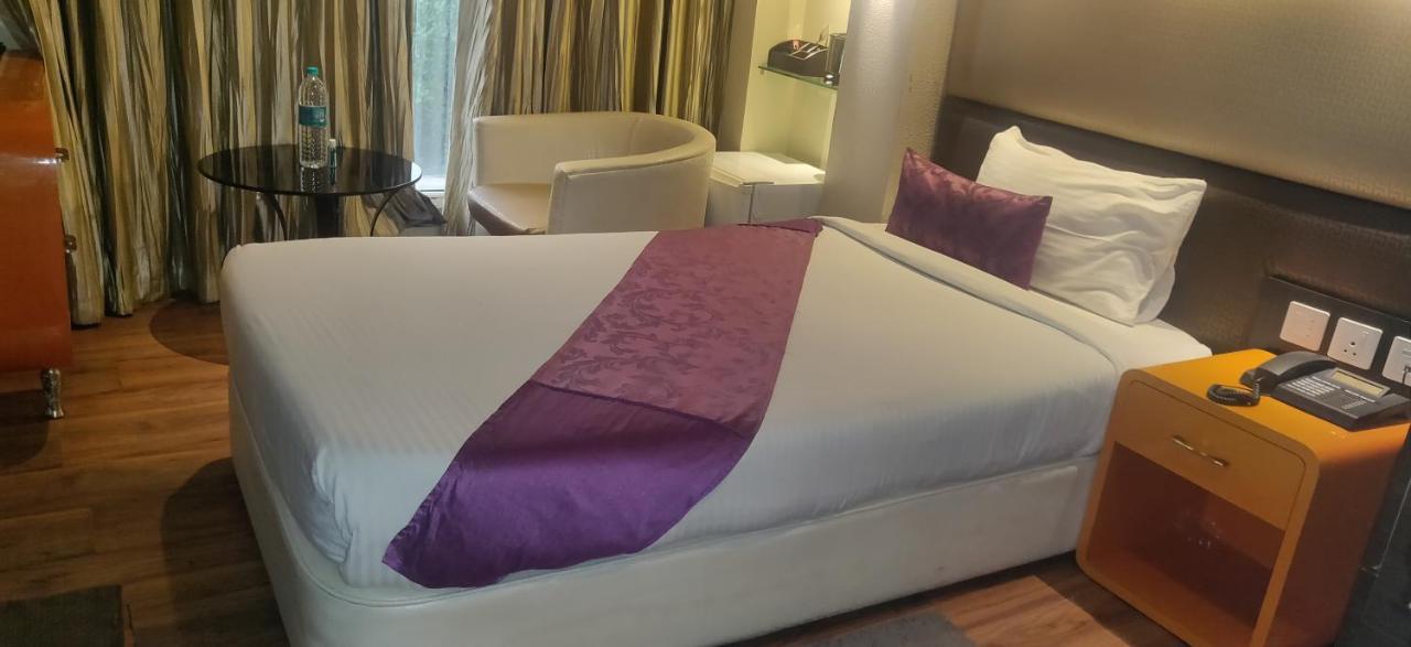 Ritu Ivy Hotel Calcutta Buitenkant foto
