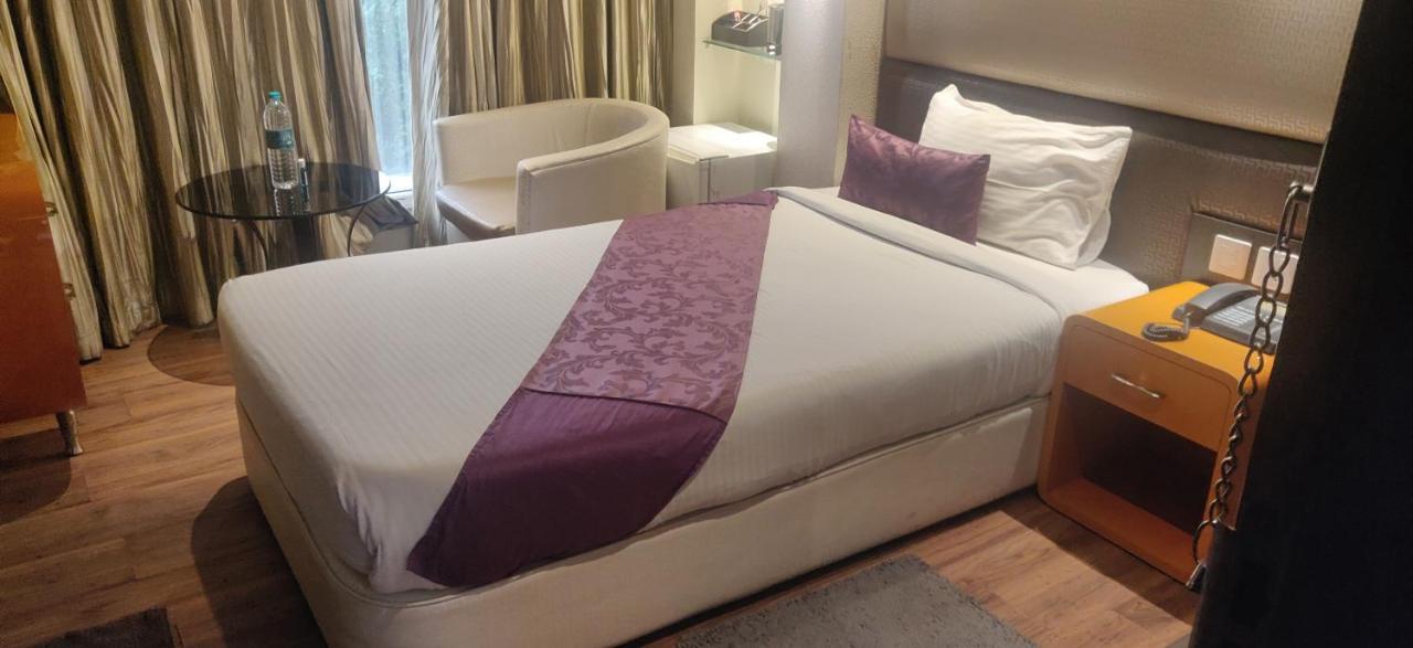 Ritu Ivy Hotel Calcutta Buitenkant foto