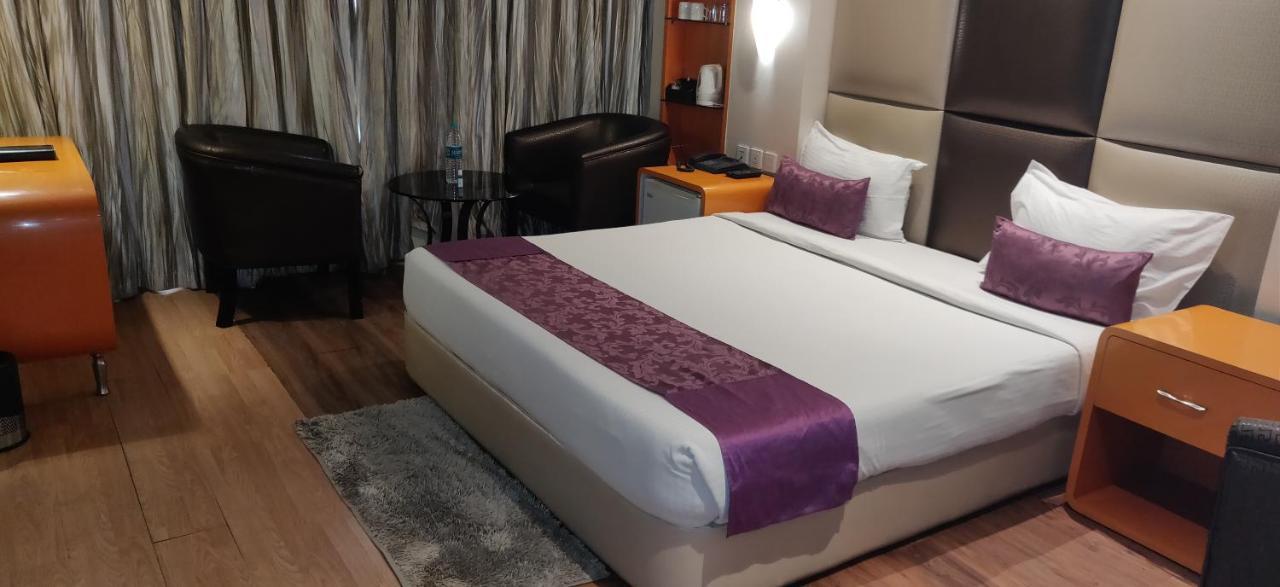 Ritu Ivy Hotel Calcutta Buitenkant foto